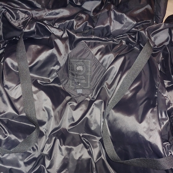 Canada Goose jacket. Size large - Picture 8 of 8